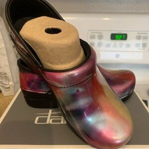New in box DANSKO Clogs. Professional Patent, Spray Paint, size 37